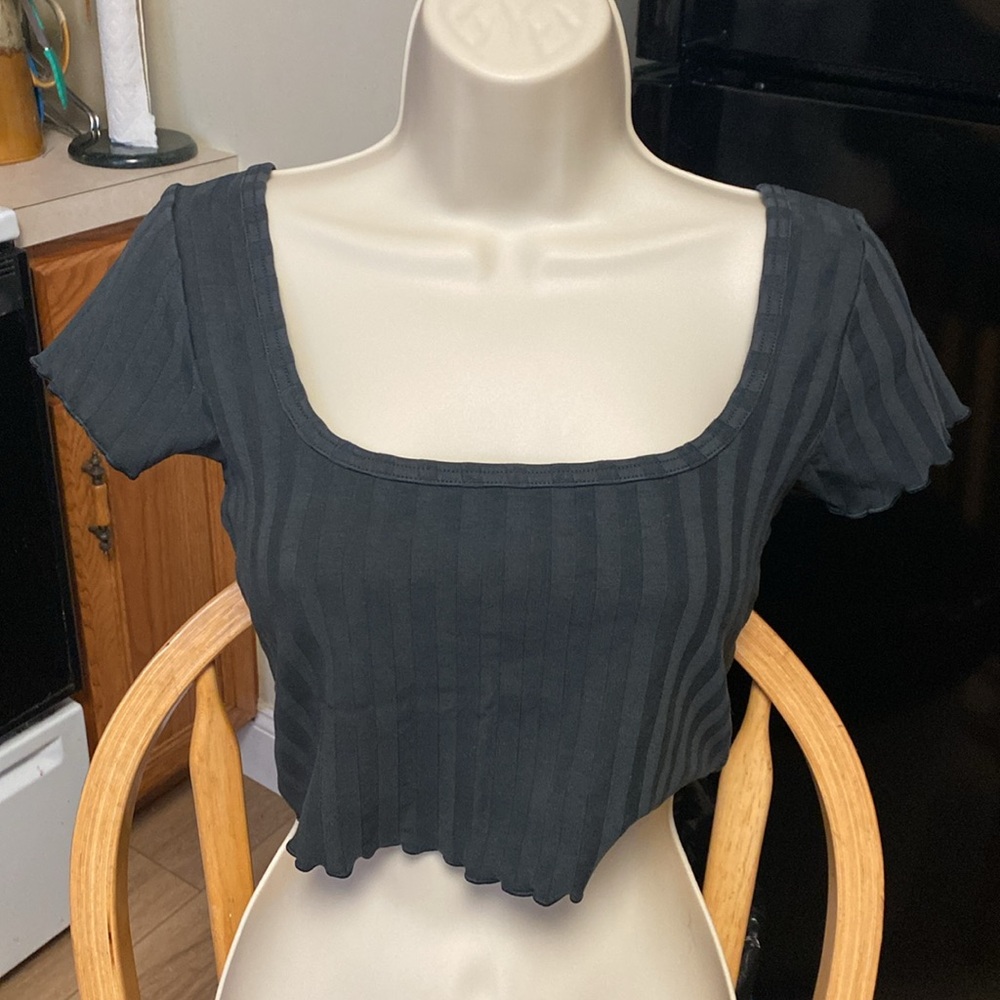 Aerie offline S NWT BLACK SCALLOPED EDGES WIDE RIBBED SQUARE NECK CROP T… - Picture 3 of 6